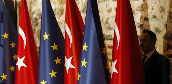 ΕΕ: &#039;Ετοιμη να δώσει άλλα 500 εκ. ευρώ στη Τουρκία για τους πρόσφυγες