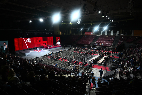 Η ώρα των κορυφαίων στον ΣΥΡΙΖΑ - Ανακοινώνει η Γεροβασίλη, τα στρατόπεδα και η «έκπληξη»