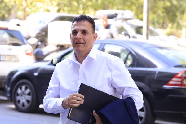 Kαραμέρος: Καμία εμπιστοσύνη στον Έλληνα πρωθυπουργό