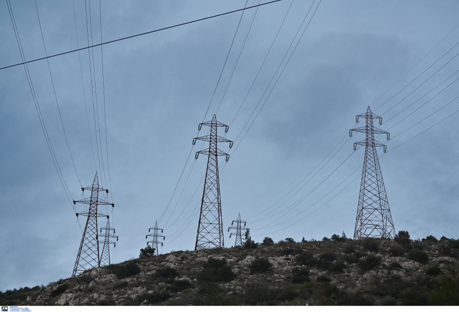 Χανιά: Παραλίγο τραγωδία με αλεξίπτωτο πλαγιάς, αιωροπτεριστής έπεσε σε καλώδια της ΔΕΗ
