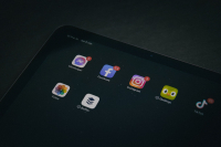 Ιταλία: Μητέρα μηνύει Meta και TikTok για την αυτοκτονία της 12χρονης κόρης της – Το «σκοτεινό» παιχνίδι του αλγόριθμου