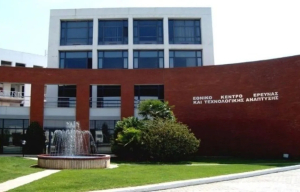 ΕΚΕΤΑ: Γιορτάζει 25 χρόνια «συστήνοντας» στους πολίτες ρομποτικούς σκύλους και άβαταρ του Σωκράτη