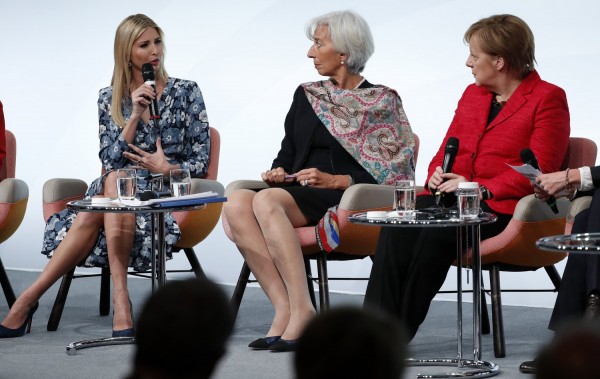 Ιβάνκα Τραμπ στο Βερολίνο: Ο πατέρας μου δεν είναι μισογύνης