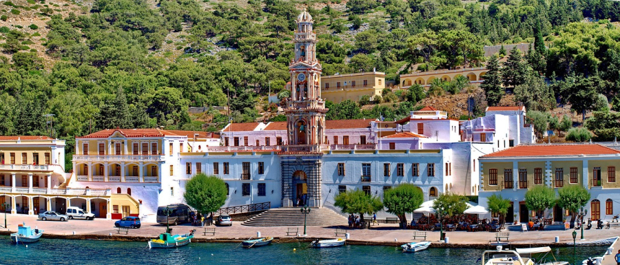 Σύμη: Όλα έτοιμα για τη βάφτιση της χρονιάς με νονά την Βίσση και παρουσία Ιερώνυμου