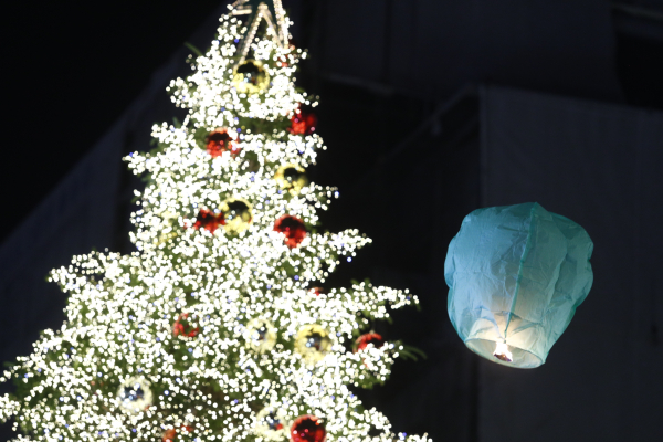 «Κόκκινη Νύχτα» την Παρασκευή στον Πειραιά - Έως τις 11 το βράδυ ανοιχτά τα μαγαζιά