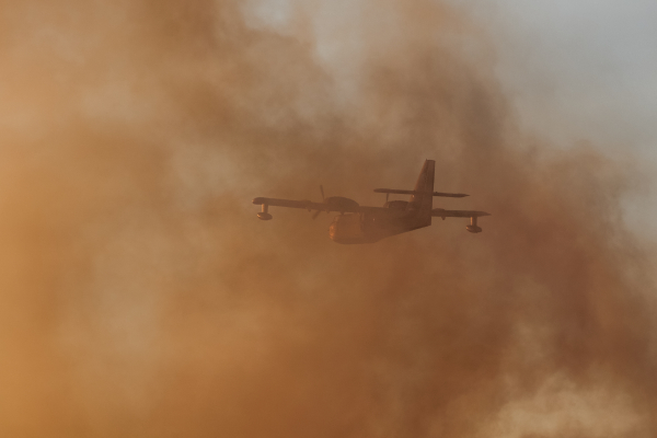 Εντυπωσιακό βίντεο από τα τουρκικά πυροσβεστικά αεροσκάφη που βοηθούν στις φωτιές