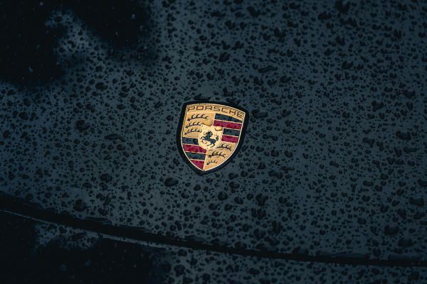 Από Porsche του 1969 μέχρι Lancia Fulvia του 1972: Σπάνια παλιά αυτοκίνητα οδεύουν από την ΑΑΔΕ προς διάλυση