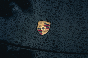 Από Porsche του 1969 μέχρι Lancia Fulvia του 1972: Σπάνια παλιά αυτοκίνητα οδεύουν από την ΑΑΔΕ προς διάλυση