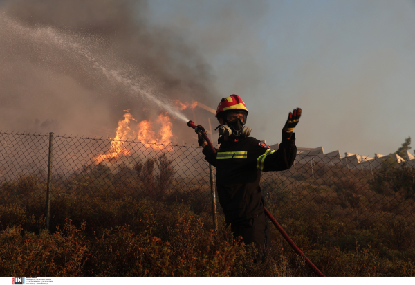 Διακοπές ρεύματος στην Ανατολική Αττική λόγω των μεγάλων πυρκαγιών