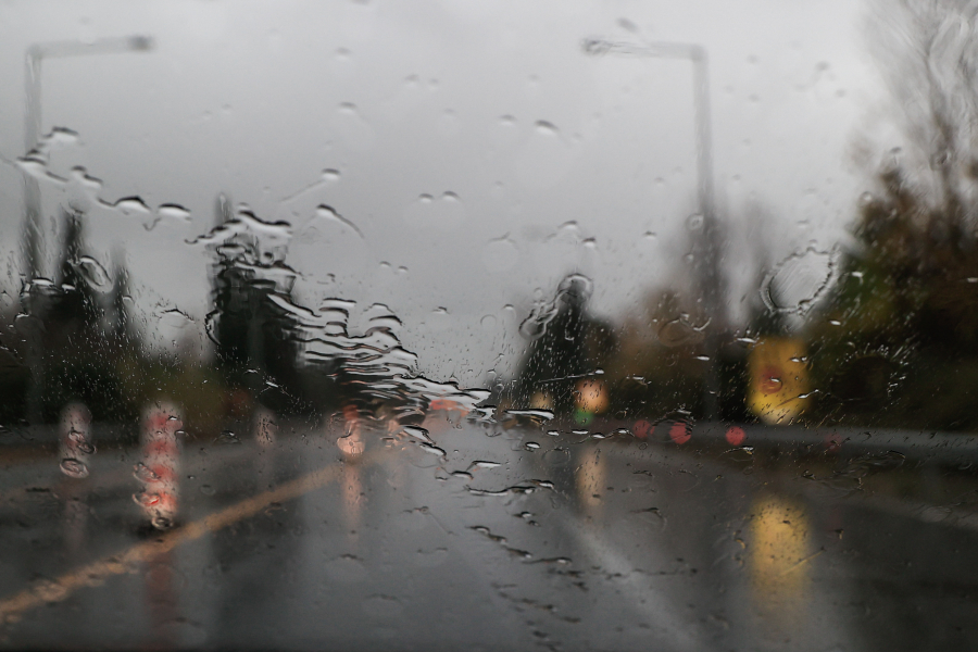 Επιμένει η κακοκαιρία Bora: Πού θα χτυπήσουν σήμερα ισχυρά φαινόμενα