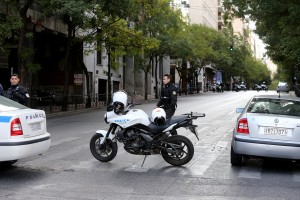 Σκηνές από ταινία δράσης στην Ημαθία - Έπεσε πάνω σε μοτοσικλέτα της ΔΙΑΣ που τον καταδίωκε