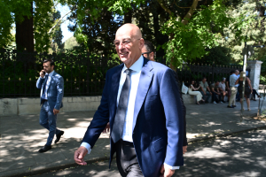 Δένδιας «αδειάζει» Παναγιωτόπουλο