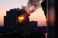 Ρωσικό σφυροκόπημα στο Κίεβο: Τουλάχιστον 14 νεκροί, συγκλονιστικό βίντεο από χτύπημα σε πολυκατοικία