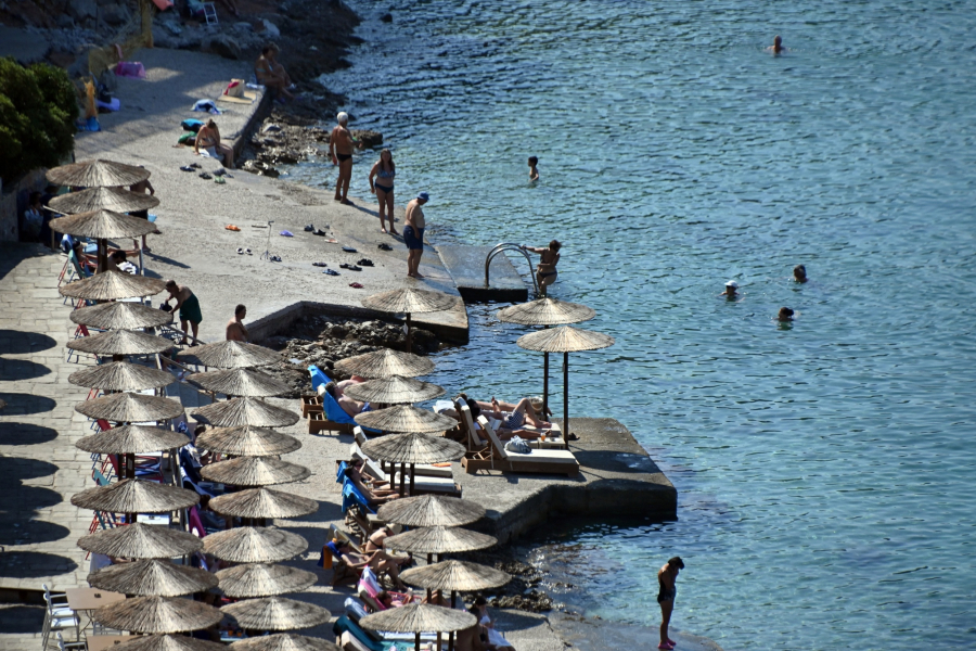Το χρηματιστήριο της ξαπλώστρας το 2026 - Οι τιμές στα νησιά