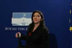 Αποστάσεις της κυβέρνησης από την Κωνσταντοπούλου κριτική απο την αντιπολίτευση
