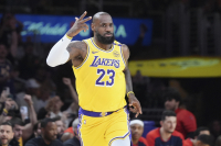 ΛεΜπρόν ο ΑΠΟΛΥΤΟΣ σκόρερ στην ιστορία του NBA: Ξεπέρασε τους 50.000 πόντους!