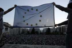 «Μένουμε Ευρώπη»: Κάλεσμα για νέα συγκέντρωση στο Συνταγμα