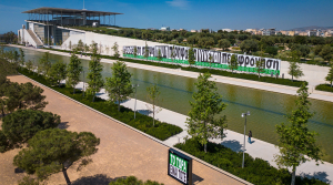 Το Κέντρο Πολιτισμού Ίδρυμα Σταύρος Νιάρχος γέμισε με συνθήματα - Δείτε φωτογραφίες