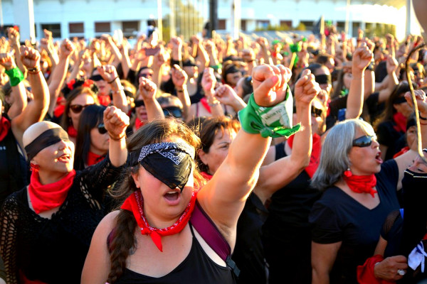 Σύμβαση Κωνσταντινούπολης: 10 χρόνια από την υπογραφή της, πρωταγωνίστρια η Ελλάδα στην αντιμετώπιση της έμφυλης βίας