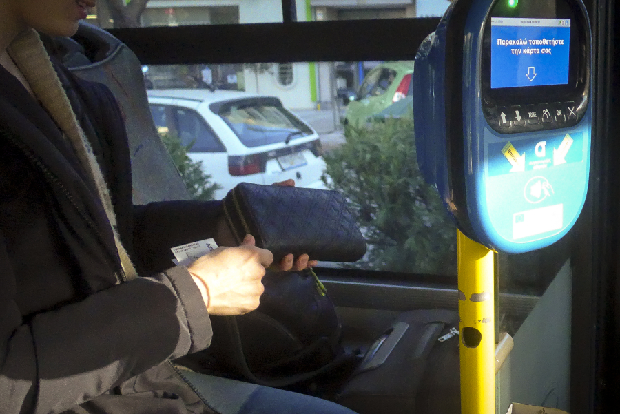 tap2ride: Από σήμερα επιβίβαση σε μετρό, λεωφορεία, τρόλεϊ με τη χρήση τραπεζικής κάρτας