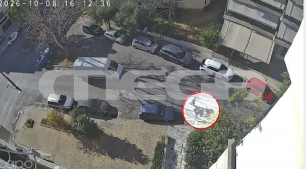 Ελευσίνα: Παραδόθηκε και ο δεύτερος δράστης της επίθεσης στον 32χρονο - Βίντεο ντοκουμέντο