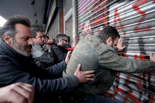 Άναψαν τα αίματα στο συνδικάτο των ξενοδοχοϋπαλλήλων – κρεμάλες και προπηλακισμοί