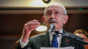 Με αλεξίσφαιρο και σωματοφύλακες σε ομιλία ο Κιλιτσντάρογλου
