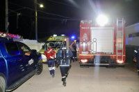 Φωτιά σε γήπεδο στο Ηράκλειο - Διασωληνώθηκαν δύο άτομα (Εικόνες και βίντεο)