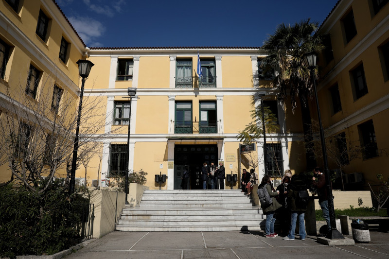 Τέλος τα μεγαρόσημα, άλλα τέλη και παράβολα έως το τέλος Αυγούστου