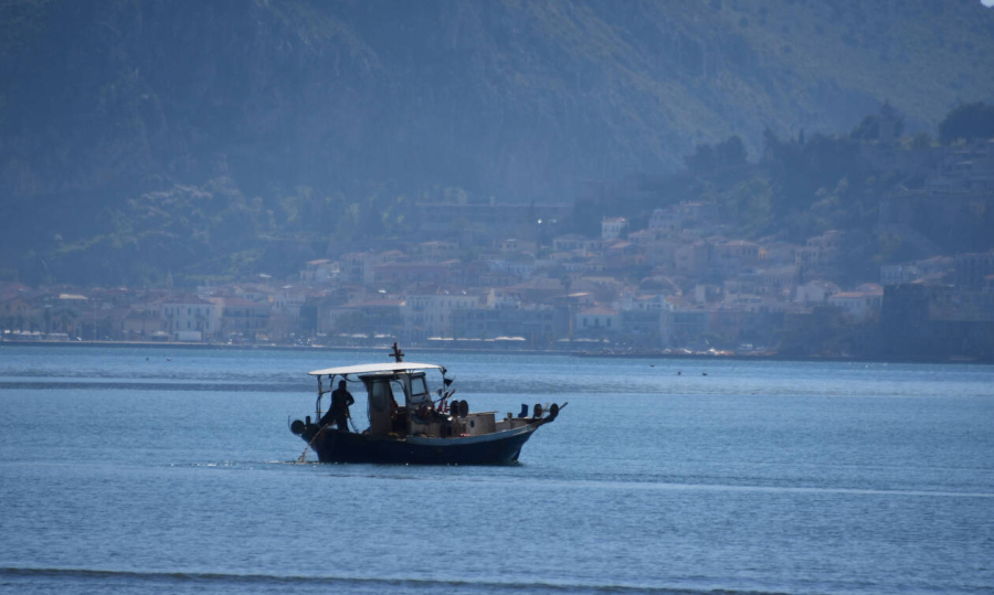 Ώρες αγωνίας για αγνοούμενο ψαρά - Ολονύχτιες έρευνες στη Λίμνη Βεγορίτιδα