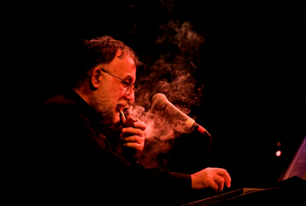 Θάνος Μικρούτσικος: Ακούστε το ακυκλοφόρητο τραγούδι του «Το Τραίνο»