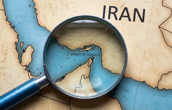 Στενά του Ορμούζ: Ανησυχία για την κατάπαυση πυρός μετά την απόφαση Τραμπ για ναυτικό αποκλεισμό