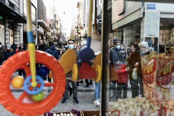 Εορταστικό ωράριο: Πώς θα λειτουργήσουν την Κυριακή καταστήματα και σούπερ μάρκετ