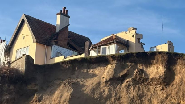 Έδωσε 200.000 λίρες για να αγοράσει σπίτι και μετά από λίγες εβδομάδες του το κατεδάφισαν