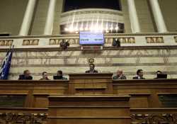 Ως κατεπείγον νομοσχέδιο στη Βουλή η συμφωνία μεταξύ ΟΛΠ και Cosco