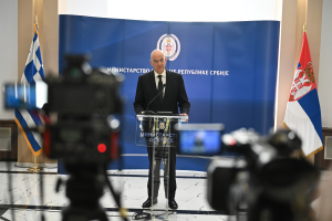 Ο Δένδιας τροποποιεί την ελληνική θέση για την Ουκρανία