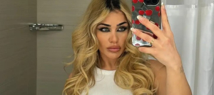 Η Κόνι Μεταξά έγινε μελαχρινή