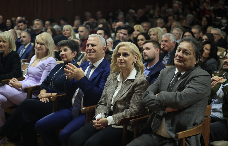 Ο ναύαρχος, ο... πορνομετανάστης και ο Καβάφης!