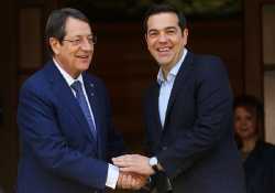 Επαφές Τσίπρα με Αναστασιάδη και εκπροσώπους κυπριακών κομμάτων