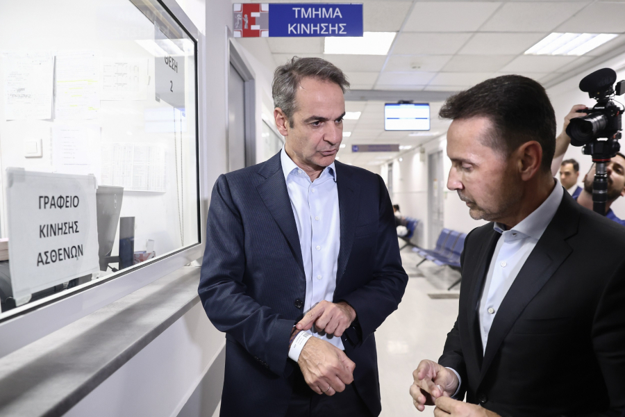 Επίσκεψη Μητσοτάκη στο υπουργείο Υγείας και τον «Ευαγγελισμό» - Ενημερώθηκε για το «βραχιολάκι»