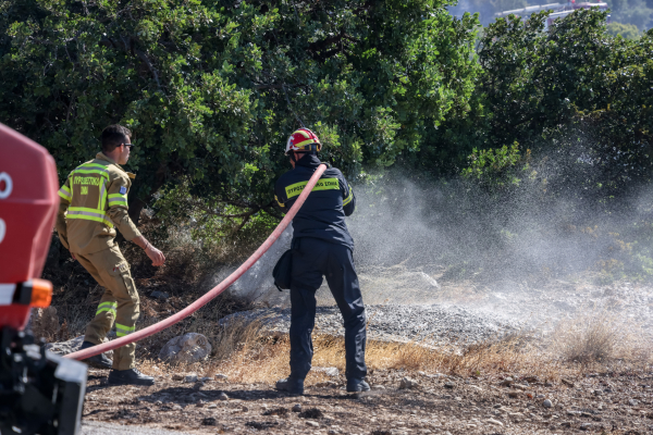 Φωτιά στην Πάρο: Χωρίς ρεύμα Ίος, Σίκινος, Φολέγανδρος