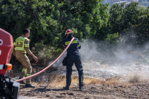 Φωτιά στην Πάρο: Χωρίς ρεύμα Ίος, Σίκινος, Φολέγανδρος
