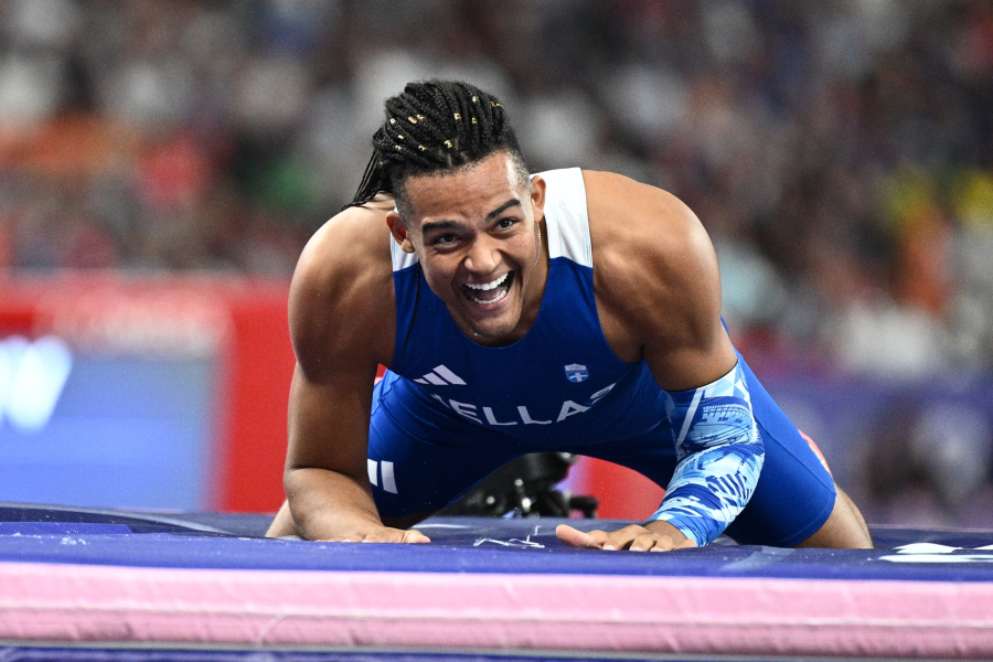 Εμμανουήλ Καραλής: Τρίτο πανελλήνιο ρεκόρ φέτος, «πέταξε» στα 5,94 μ.