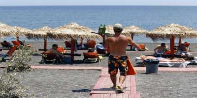 "Έκρηξη" προσλήψεων σε 25 τουριστικούς προορισμούς