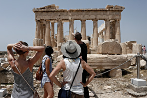 ΥΠΕΞ: Πότε θα γίνονται τεστ στους τουρίστες