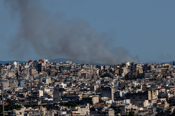 Φωτιά τώρα στη Θεσσαλονίκη - Μηνύματα από το 112 (Εικόνες - Βίντεο)