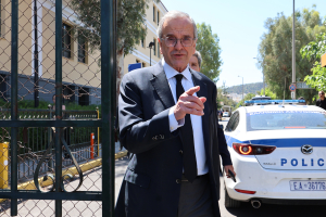 Σαμαράς: Με ποια νομική ή ηθική βάση εξαιρούνται δανειολήπτες από τη ρύθμιση για τον νόμο Κατσέλη;