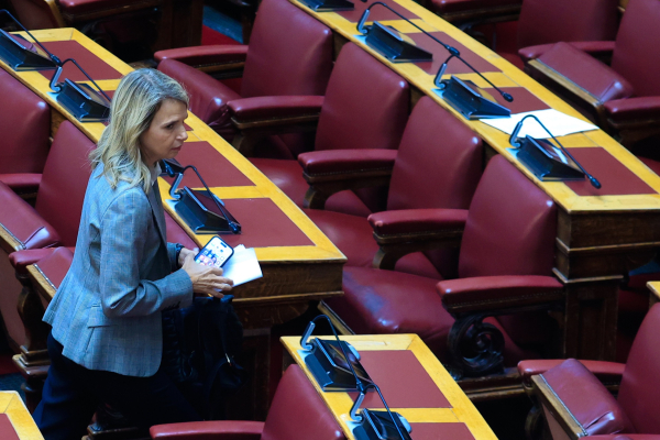 Αποστολάκη: Ο Μητσοτάκης έσπευσε να επιβεβαιώσει ότι είναι ο καλύτερος σύμμαχος των τραπεζών