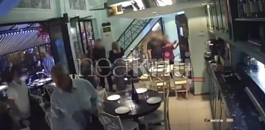 Επίθεση στο κέντρο του Ηρακλείου στον Μάκη Βορίδη – «Βροχή» από αυγά και αντικείμενα σε γνωστό εστιατόριο