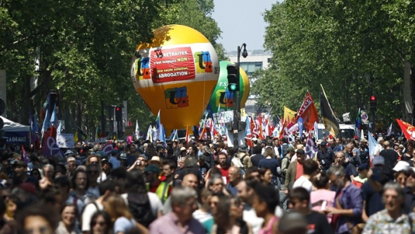 Τυνησία: Μειώνουν μισθούς και απολύουν εκπαιδευτικούς